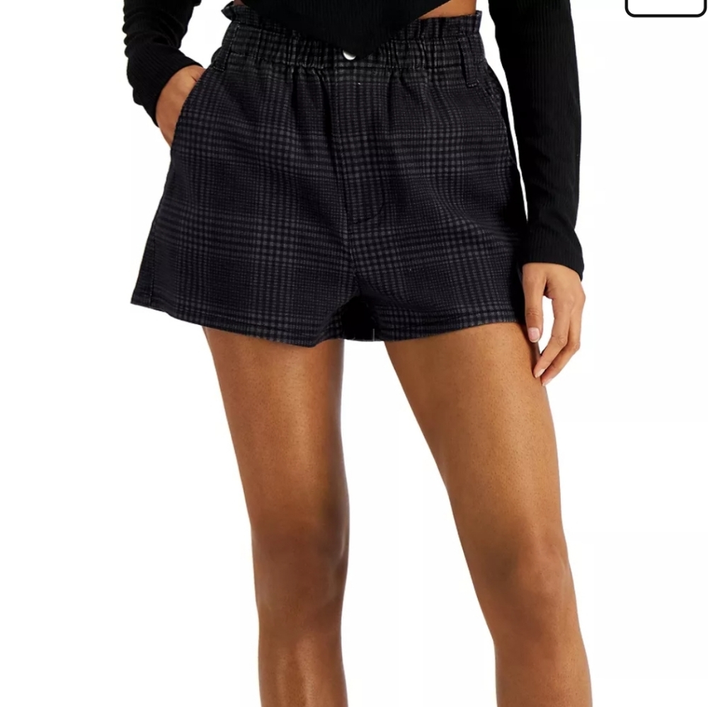 Tinseltown Plaid black pull on shorts size  31/13 NWT